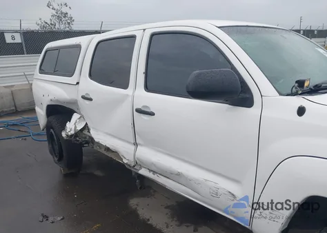 2013 Toyota Tacoma Base V6 z USA, uszkodzony, nr VIN 3TMLU4EN9DM113624